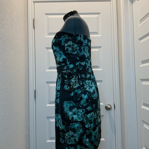 Teal and black flowers - Picture 3 of 5